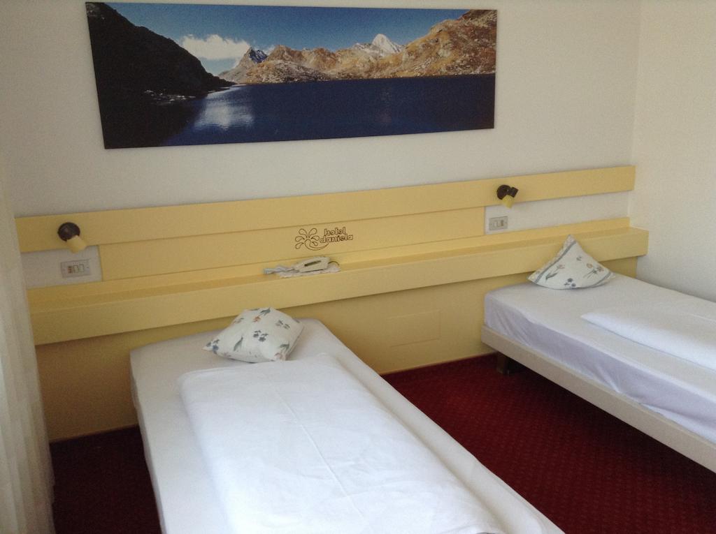 Hotel Daniela Meran Pokój zdjęcie