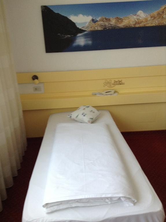 Hotel Daniela Meran Pokój zdjęcie